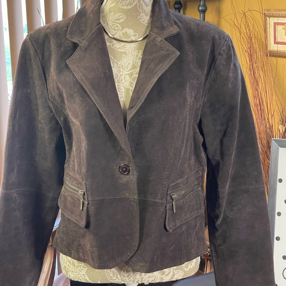 👀🔥👀SUEDE BOLERO JACKET! YEAAAAAASSS SIS!😍😍😍 This is YOU!!